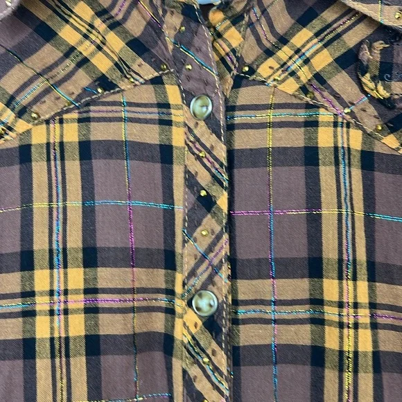 Adiktd snap-up collar shirt in brown and gold with metallic flossing det… - Picture 8 of 11